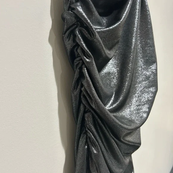 H&M One Shoulder Top - Picture 2 of 4